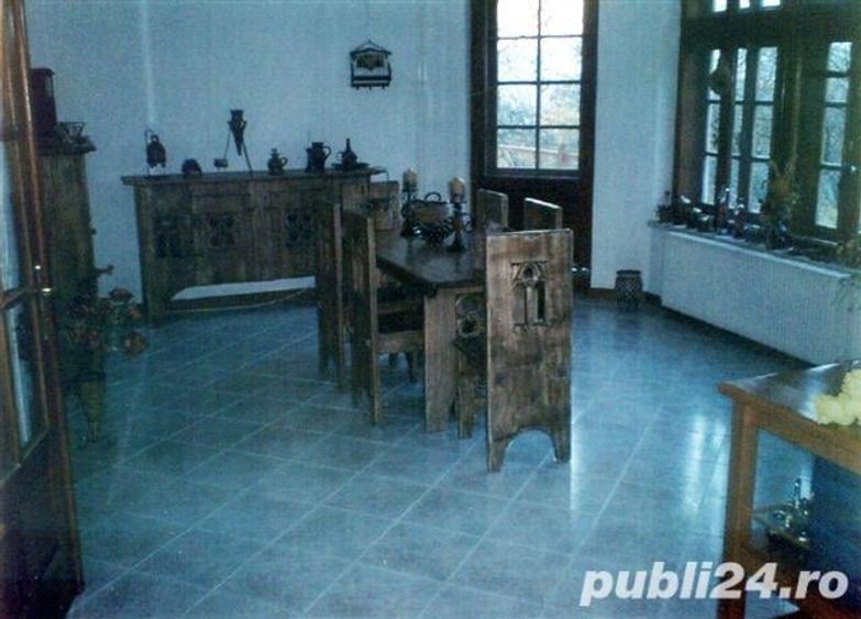 Casă cu 8 camere cu Teren 2500 Mp în Cornu