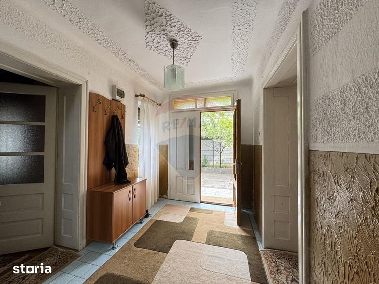 Casă cu 7 camere cu Teren 1026 Mp în Dârlos