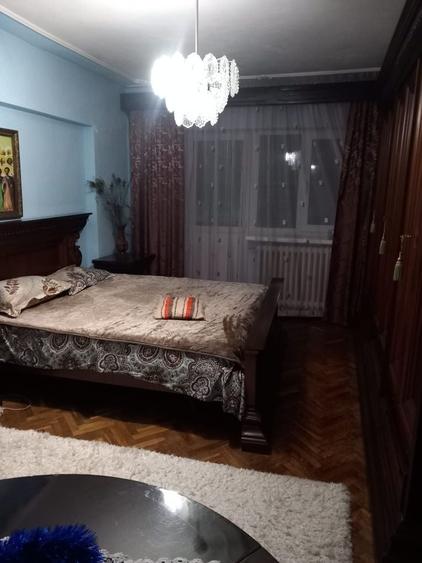 Apartament cu 3 camere, mobilat în Est