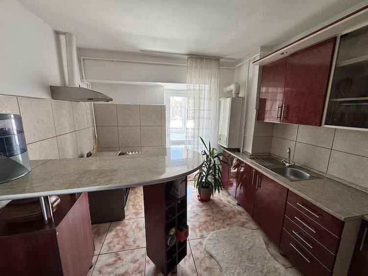 Apartament cu 3 camere decomandat în Central