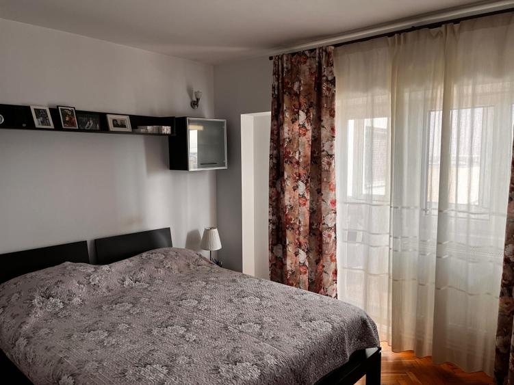 Apartament cu 2 camere decomandat în Tei