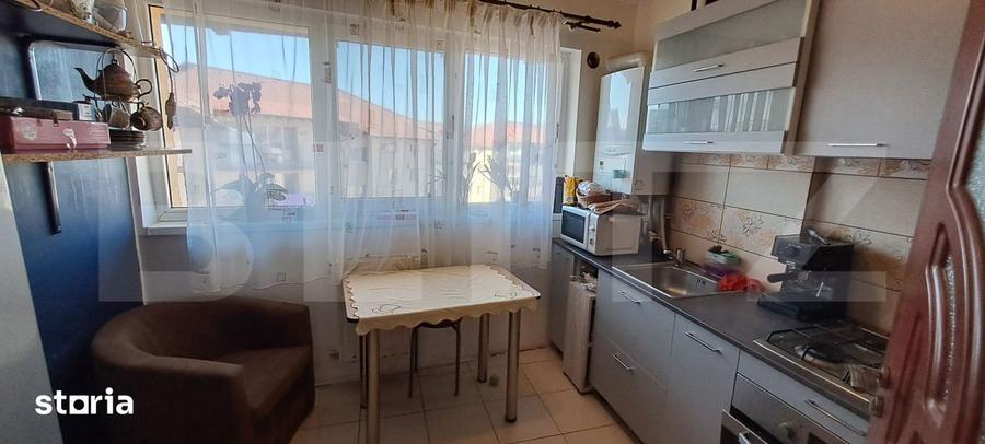 Apartament decomandat, 2 camere, 40 mp, etaj 4, zona Florilor - 7