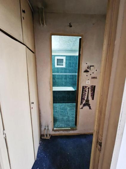 Apartament cu 4 camere semidecomandat în Rahova