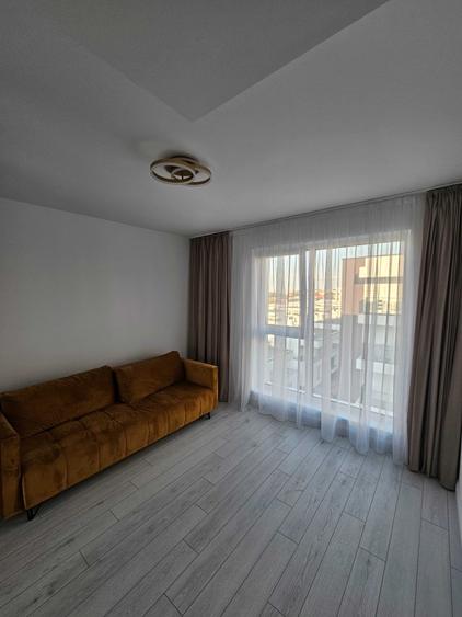 Apartament cu 3 camere semidecomandat în Central