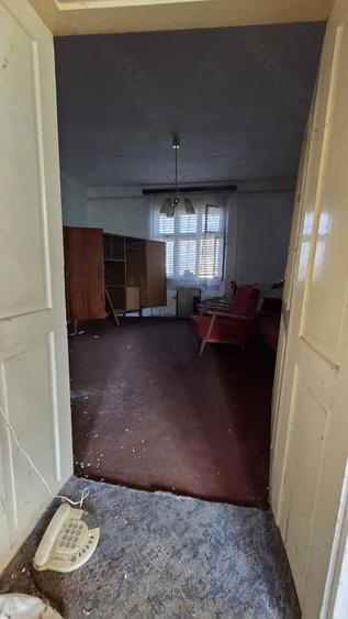 Casă cu 3 camere cu Teren 1770 Mp în Central