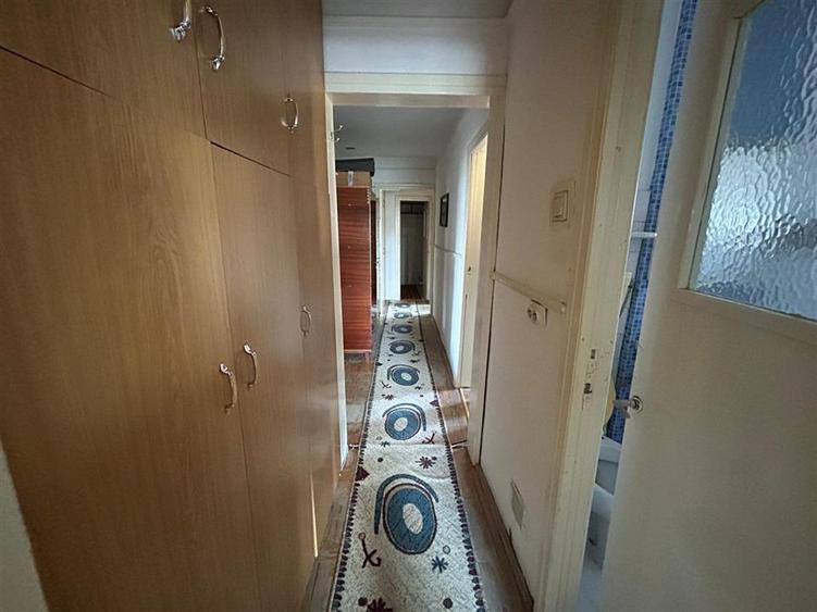 Apartament cu 4 camere decomandat în Central
