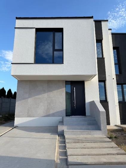 Casă individuală cu 4 camere cu Canalizare în Exterior Sud