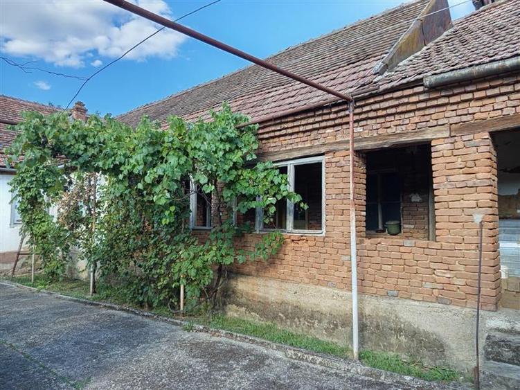 Casă individuală cu 7 camere cu Teren 842 Mp în Naidăș