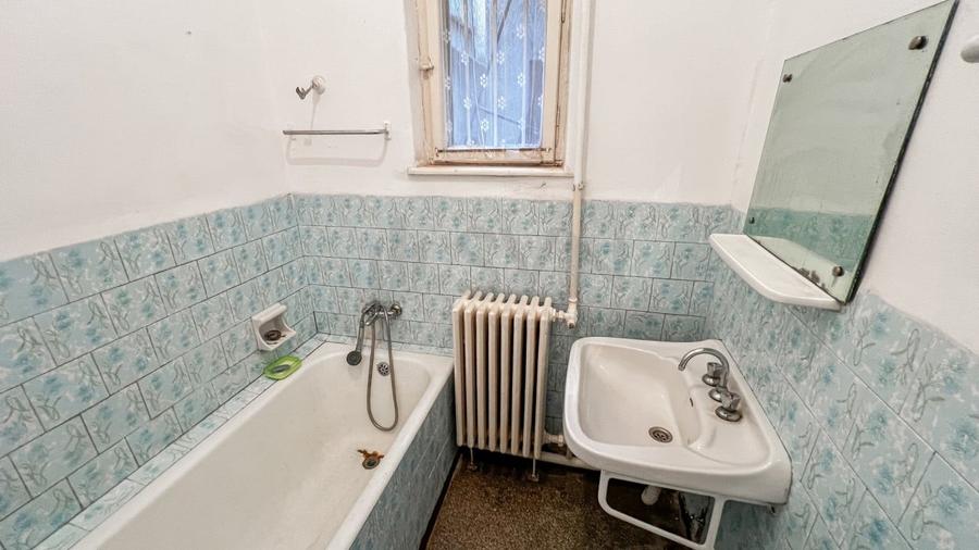 Casă individuală cu 5 camere cu Garaj în Barbu Văcărescu