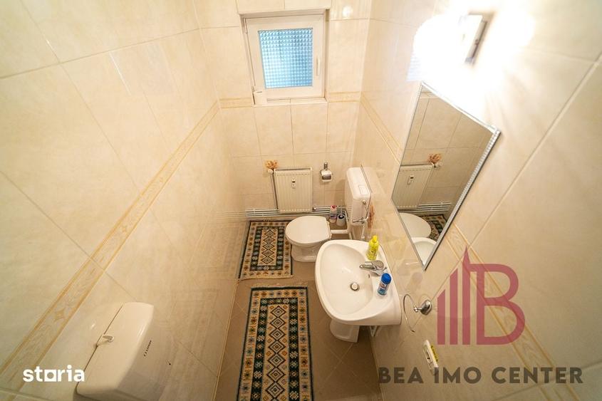 Casă cu 7 camere cu Teren 381 Mp în Intim
