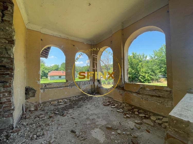 Casă individuală cu 14 camere cu Canalizare în Conțești