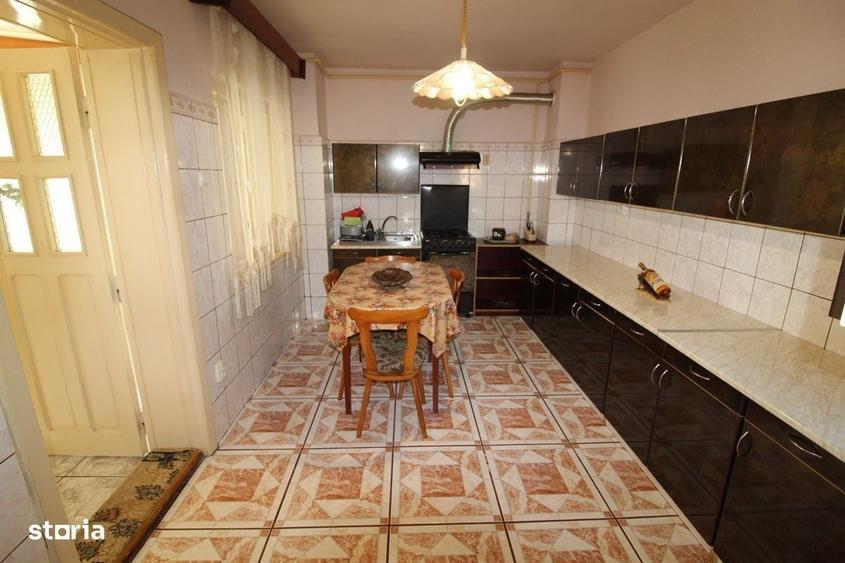 Casă cu 4 camere în Hunedoara
