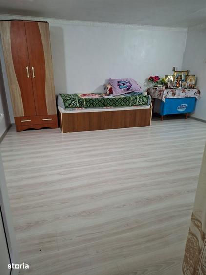 Casă cu 5 camere cu Teren 1133 Mp în Pecineaga