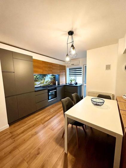 Apartament cu 3 camere decomandat în Central