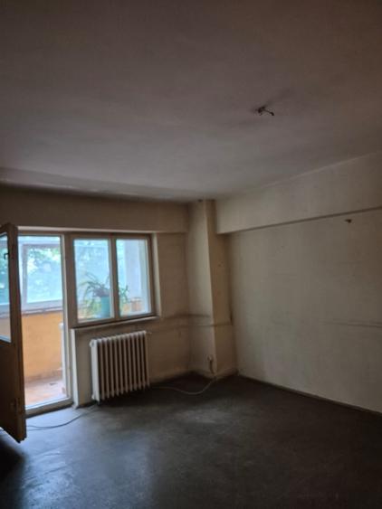Apartament cu 3 camere nedecomandat în Militari
