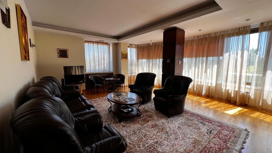 Apartament cu 3 camere decomandat, mobilat în Primăverii