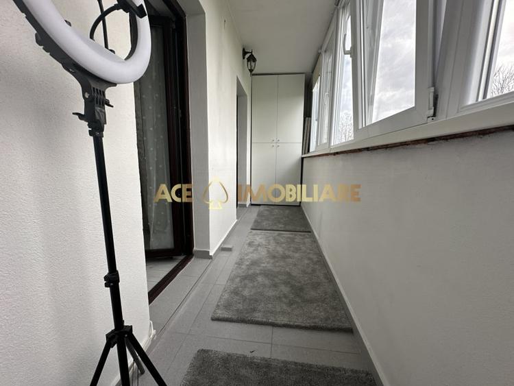 Apartament cu 4 camere semidecomandat, mobilat în Vitan