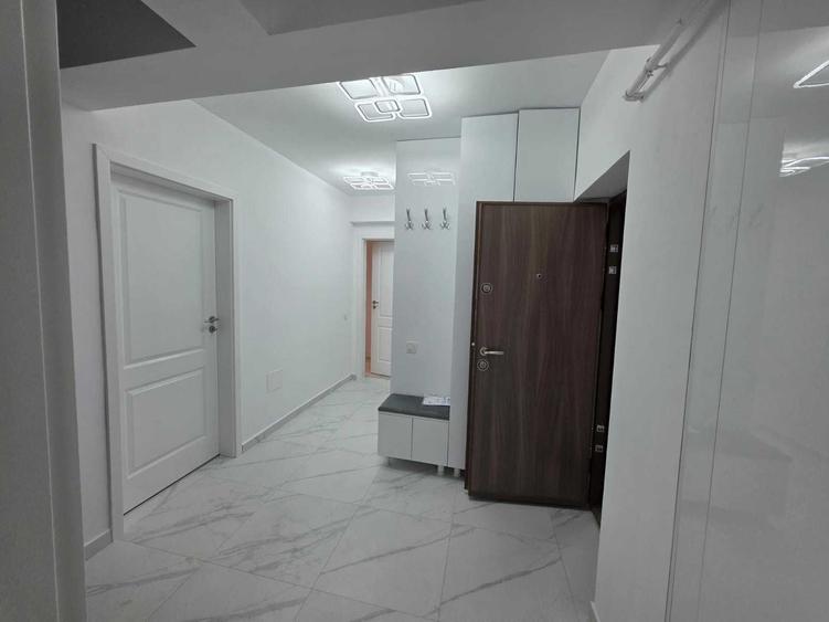 Apartament cu 2 camere decomandat în Roșu