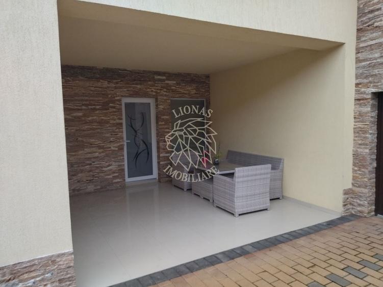 Casă individuală cu 7 camere cu Canalizare în Salva