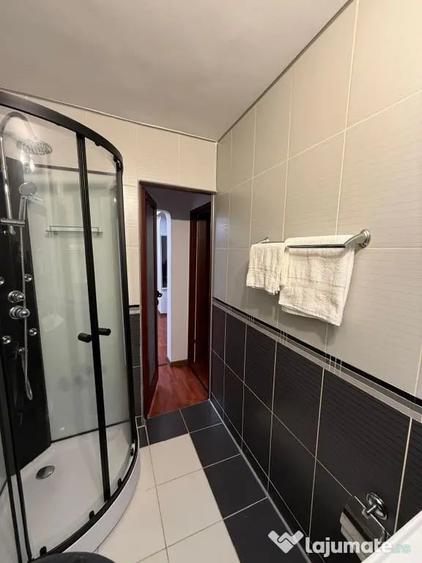 Apartament cu 4 camere decomandat în Central
