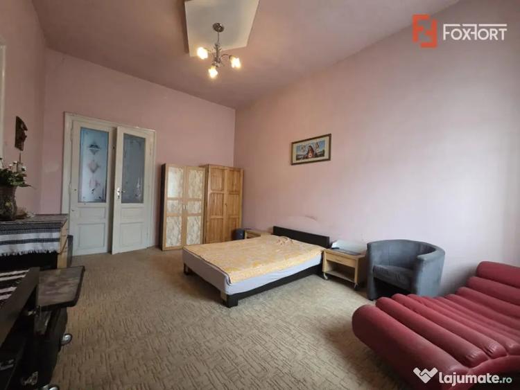 Casă cu 8 camere cu Teren 1649 Mp în Aradul Nou