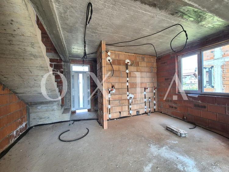Duplex cu 3 camere cu Canalizare în Moșnița Nouă