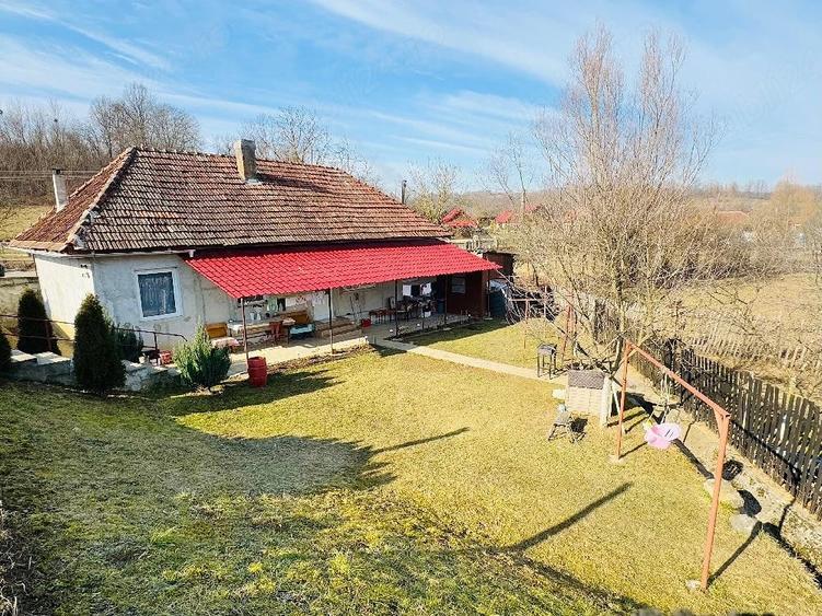Casă cu Teren 500 Mp în Țebea