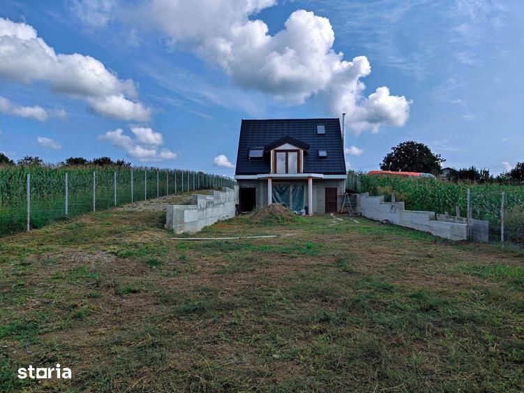 Casă cu 3 camere cu Teren 1900 Mp în Vârfu Câmpului