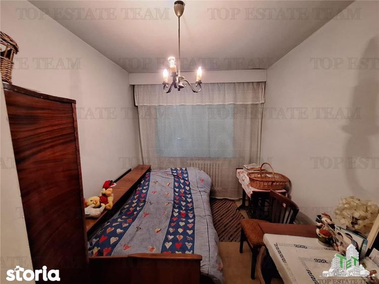 Apartament cu 4 camere decomandat în Viziru 1