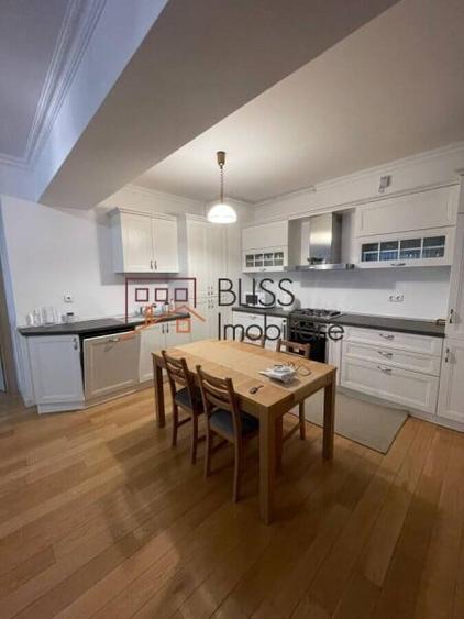Apartament cu 3 camere semidecomandat în Aviației