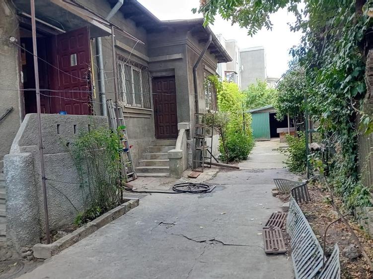 Casă individuală cu 4 camere cu Canalizare în 1 Mai