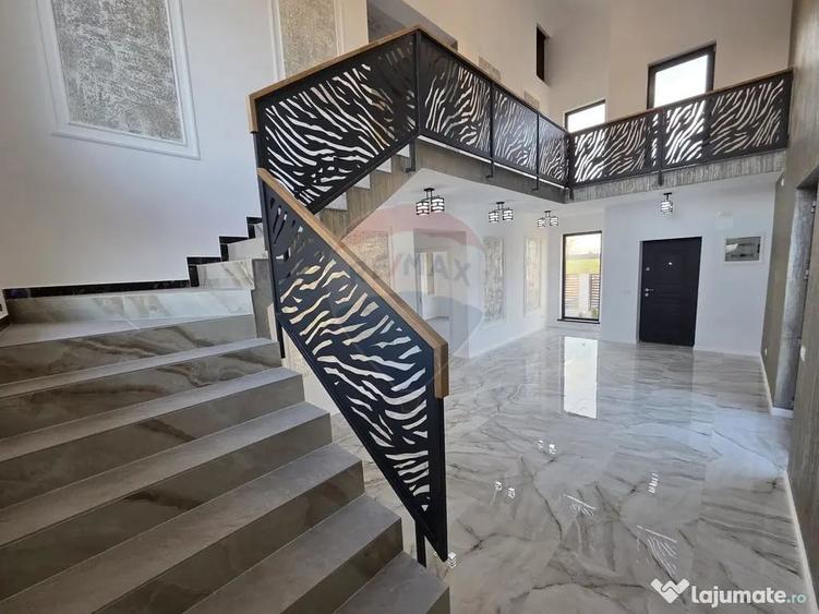 Casă cu 4 camere cu Teren 310 Mp în Vânători
