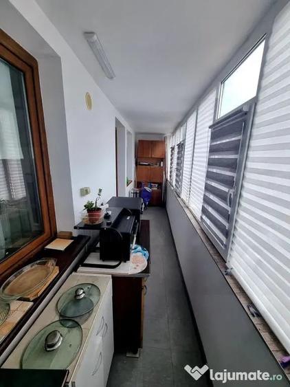 Apartament cu 3 camere semidecomandat în Peninsula