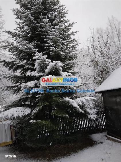 Casă cu 4 camere cu Teren 730 Mp în Izvoarele
