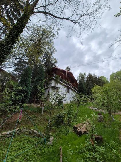 Casă cu 4 camere în Câmpulung Muscel