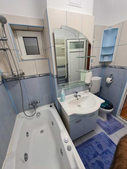 Apartament cu 3 camere decomandat în Tineretului
