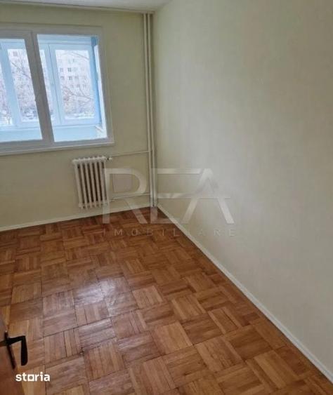 Apartament cu 4 camere decomandat în Titan