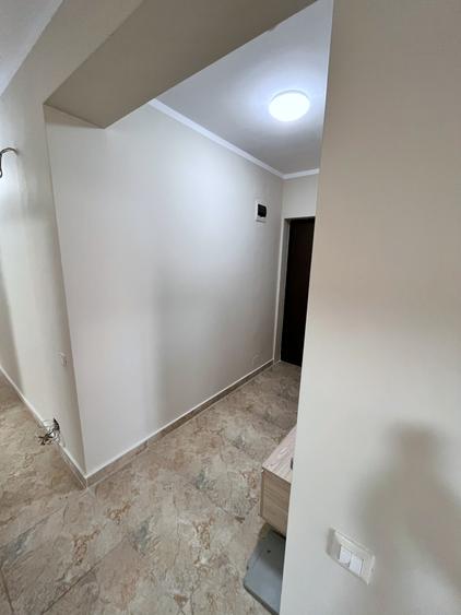 Apartament cu 3 camere semidecomandat în Florești