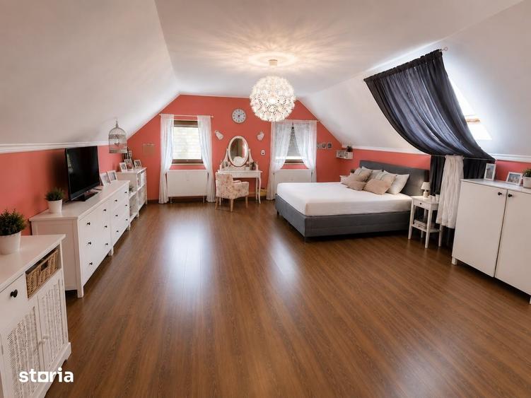 Casă cu 7 camere cu Teren 400 Mp în Central
