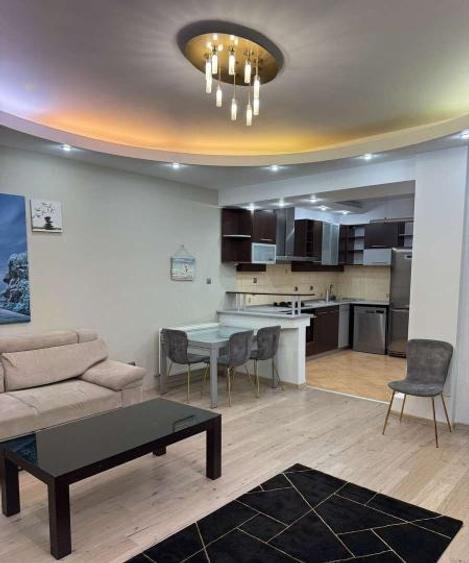 Casă individuală cu 5 camere cu Teren 200 Mp în Domenii