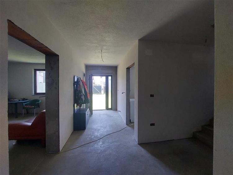 Casă individuală cu 3 camere cu Teren 300 Mp în Livada