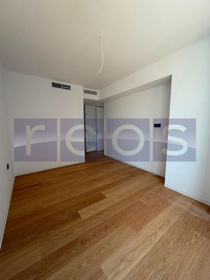 Apartament cu 4 camere decomandat în Barbu Văcărescu