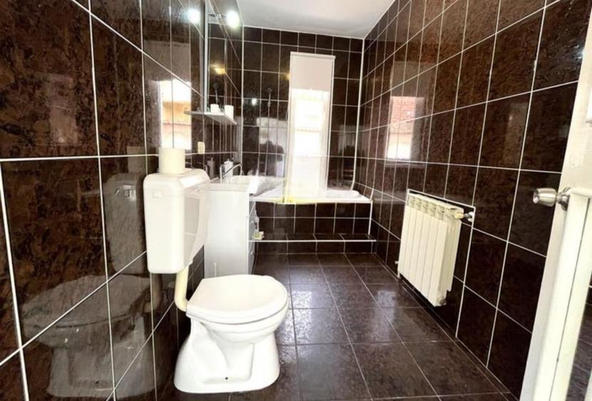 Casă individuală cu 3 camere cu Canalizare în Central