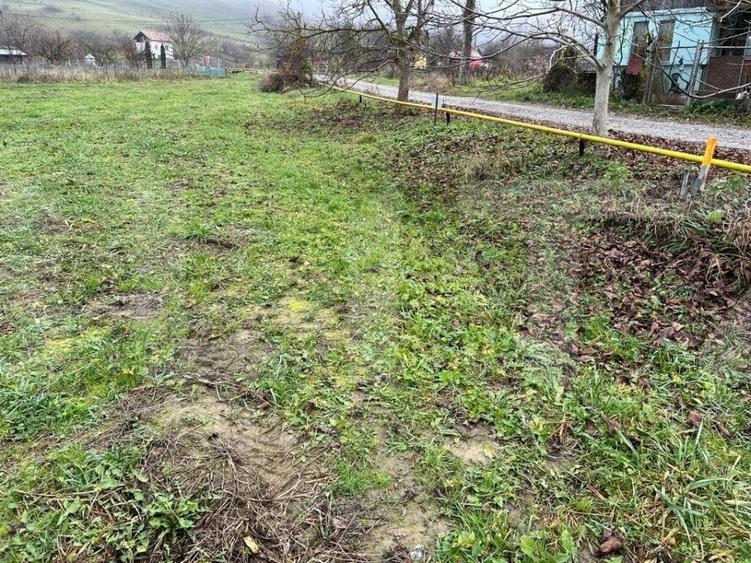 Teren Construcții intravilan de 2200 mp, în Sopor