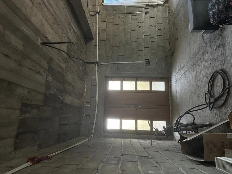 Casă cu Teren 1032 Mp în Iași-Gorj