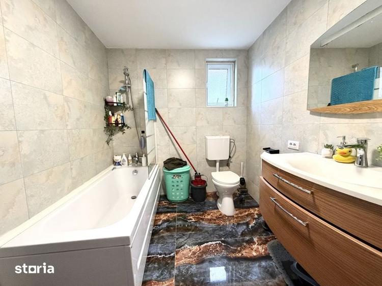 Casă cu 5 camere cu Teren 735 Mp în Sânmihaiu Român