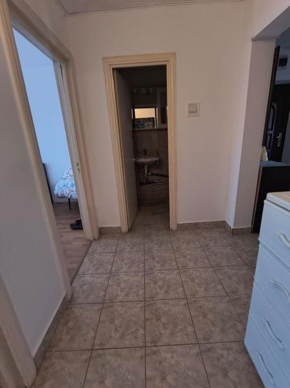 Apartament cu 3 camere decomandat, mobilat în Gara