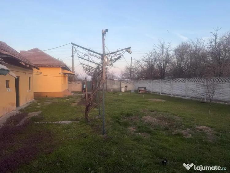 Casă cu 3 camere cu Teren 1090 Mp în Pielești