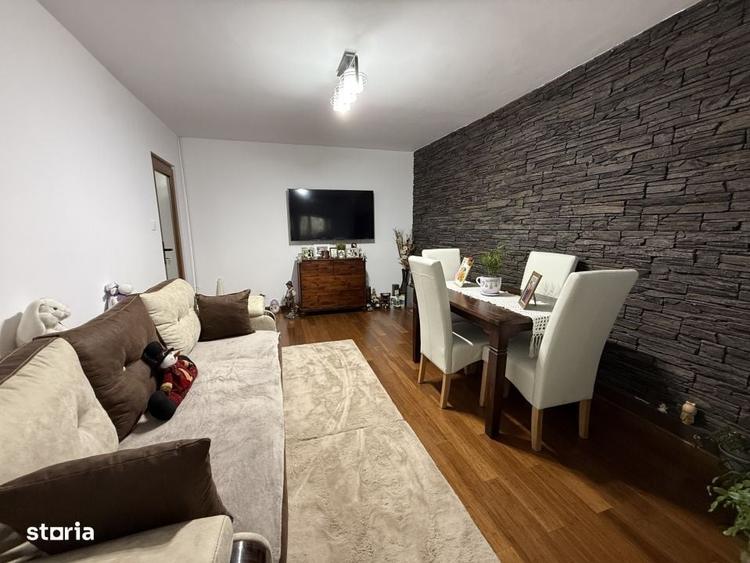 Apartament cu 4 camere decomandat, mobilat în Central