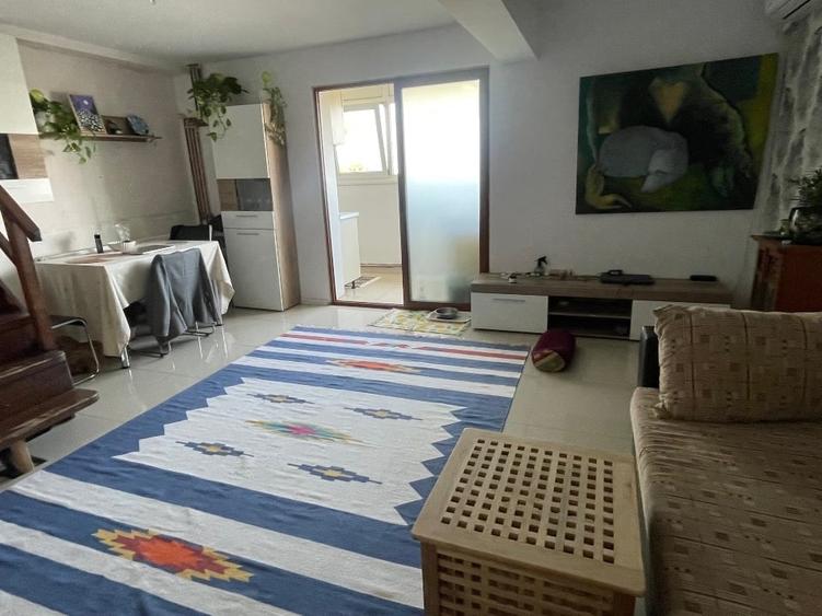Apartament cu 3 camere decomandat, mobilat în Titan
